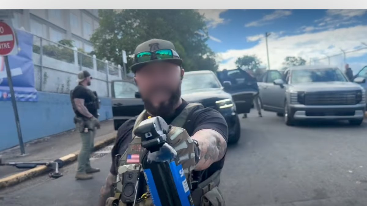 Agentes de ICE apuntan con gas pimienta y tasers a integrantes de Colectiva Feminista en Río Piedras