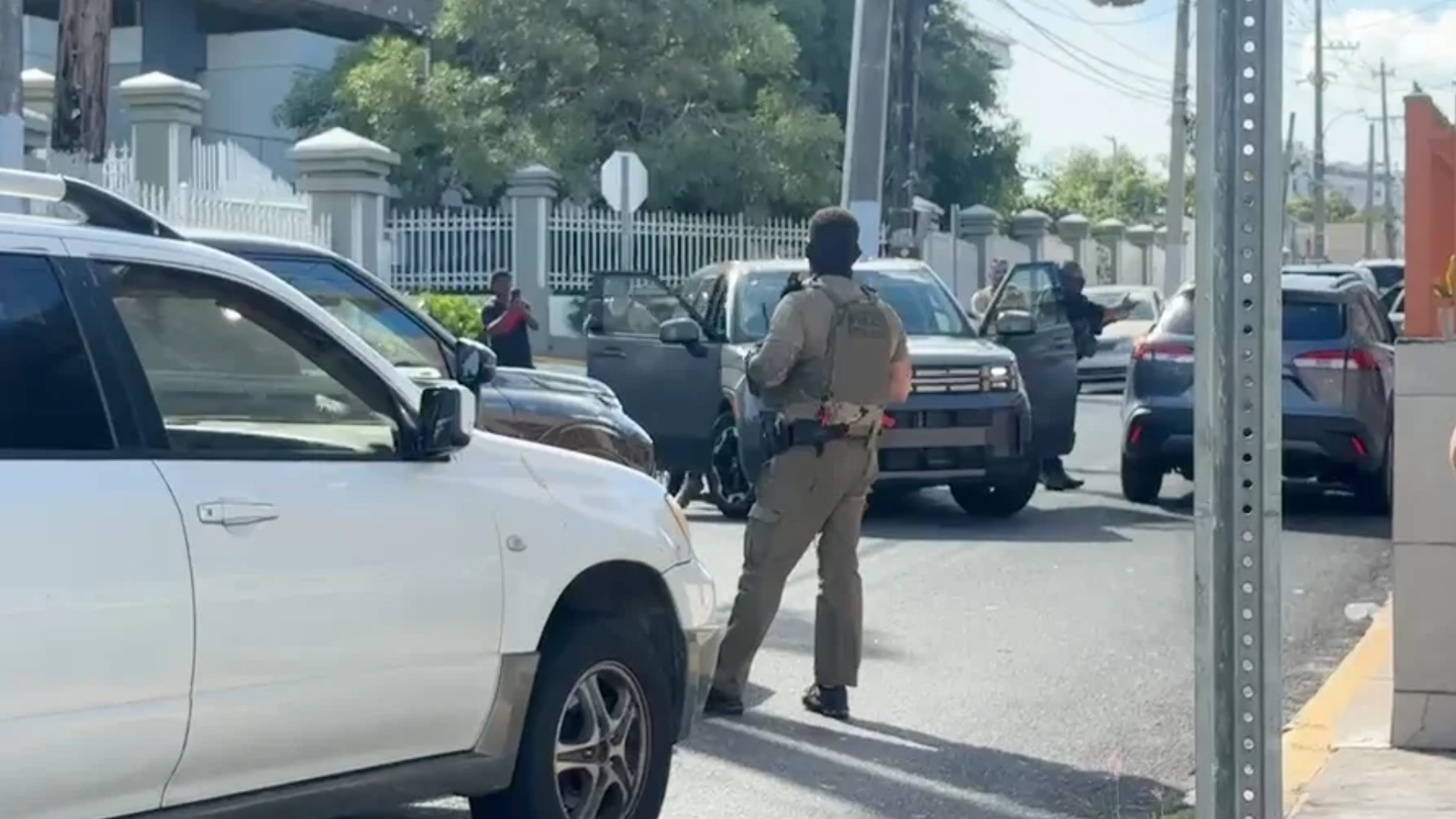 Agentes del ICE patrullan zonas de Barrio Obrero