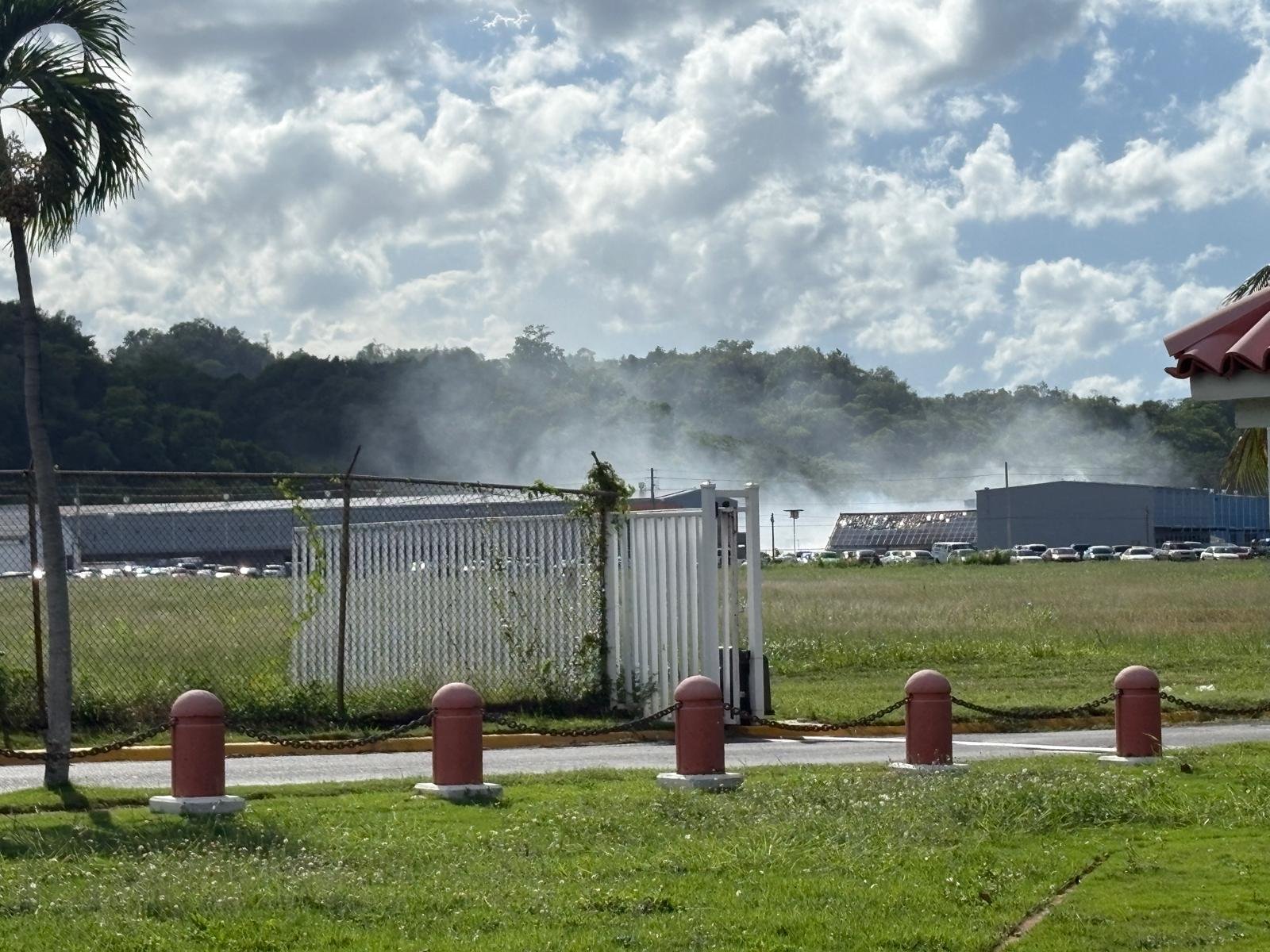 Imagen de la cobertura de: Incendio en antigua base naval de Toa Baja consume materiales de mercadeo de WindMar Home