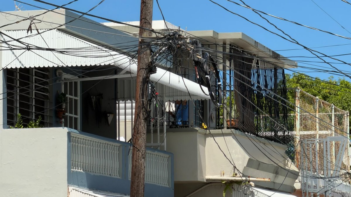 Hombre de 73 años muere electrocutado al instalar escalera en Villa Palmeras, San Juan