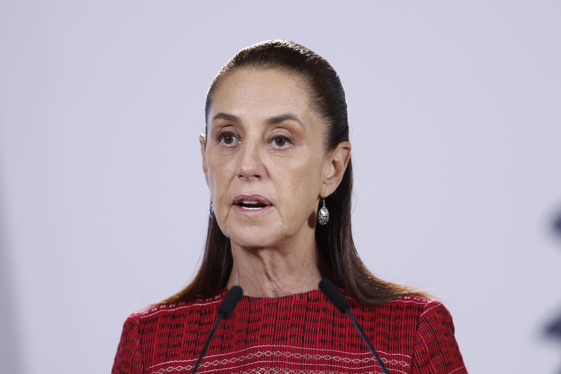 Sheinbaum niega que consume drogas en su primera transmisión en vivo en redes sociales