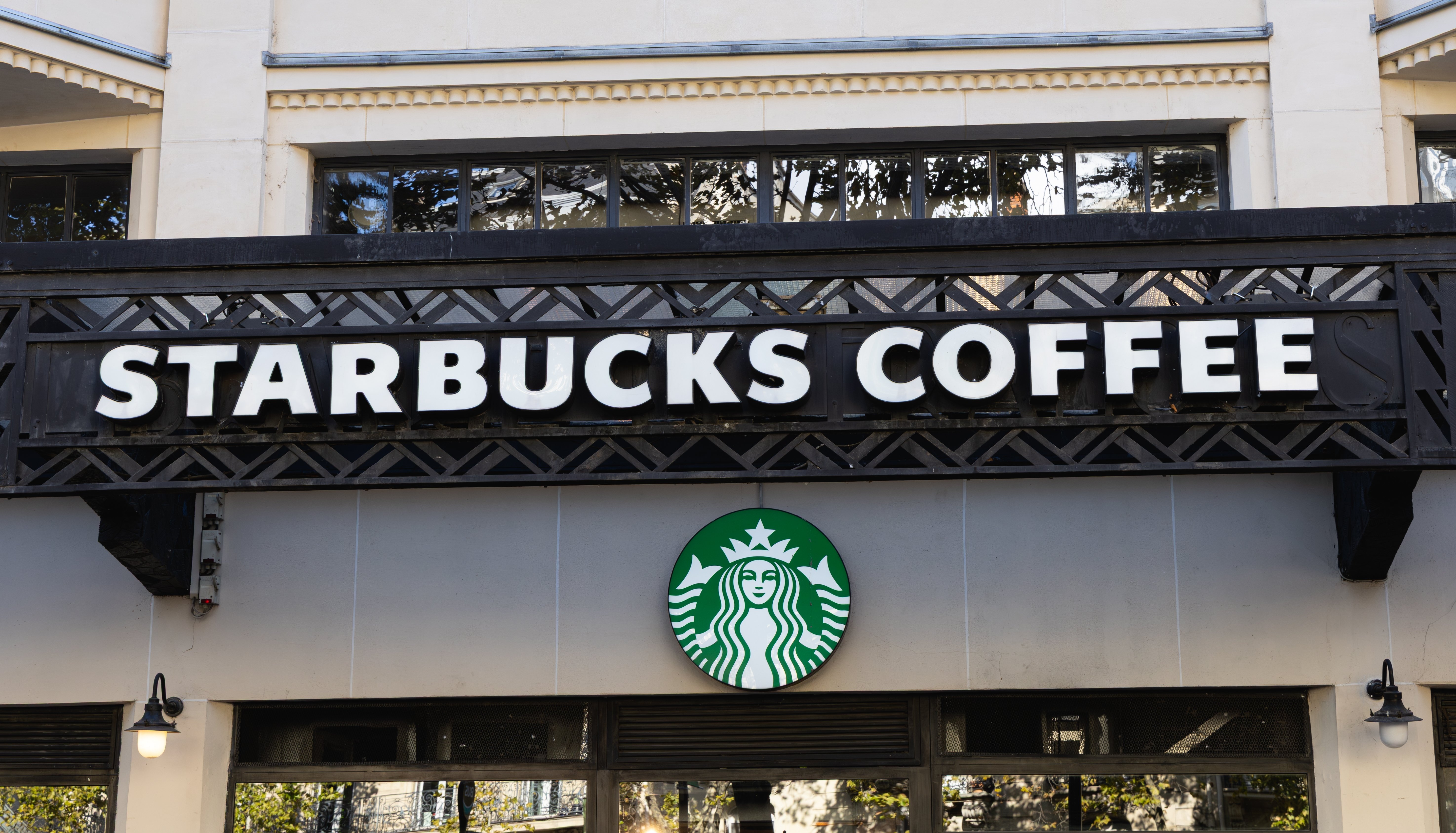Imagen del artículo de Telemundo PR: Starbucks dice estar enfocada en su recuperación tras reporte sobre posible fusión con Chipotle