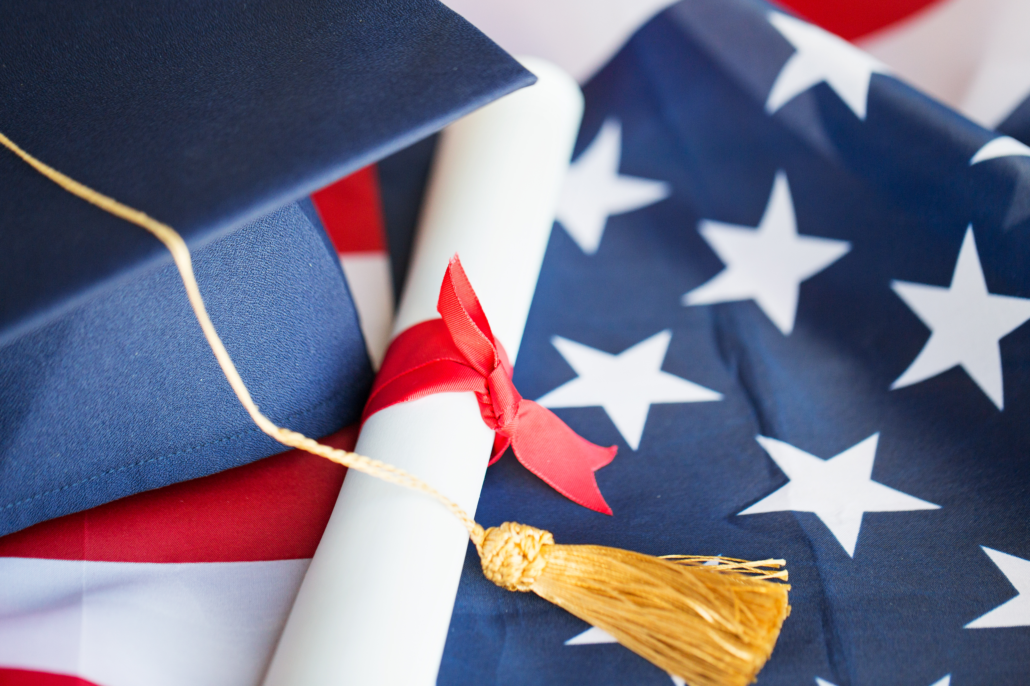 Trump propone tarifa de $70,000 a universidades por estudiantes extranjeros en programa OPT