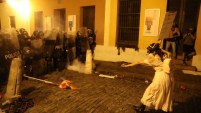 La situación en la isla de Puerto Rico se salió de control la madrugada de este jueves tras una marcha donde manifestantes piden la renuncia del...