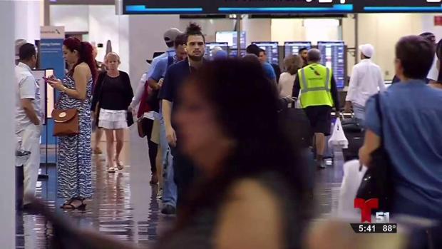 Instalan cabinas para lactancia materna en aeropuerto de Miami
