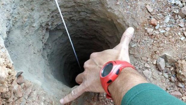 Encuentran muerto a niñito que cayó a pozo en España