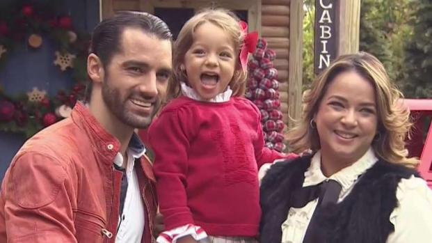 Detrás de cámara: Adamari y Alaïa hacen su tarjeta de navidad